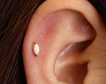 Minuscule labret marquise en opale blanche de 18 g/16 g à filetage interne • clou tragus • boucle d'oreille conque • tragus • hélice • perçage du cartilage
