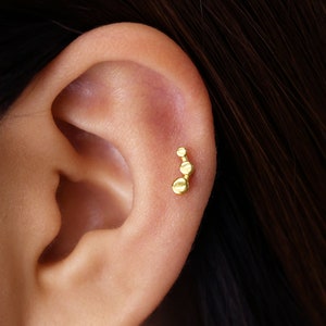 18G Gold Dot Climber Cartilage Earring • tragus stud • conch earring • tragus • helix • cartilage piercing • minimalist • FLAT BACK