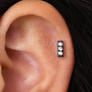 18G/16G Gunmetal Black Bar Internally Threaded Flatback Labret • tragus stud • conch earring • helix • cartilage piercing