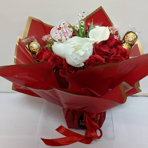 Grand bouquet de chocolat noué à la main Rouge / Crème Ferrero / Lindt Saint-Valentin Superbe cadeau de fleurs en soie