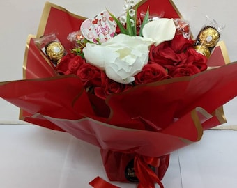 Gran Ramo de chocolate atado a mano rojo / crema Ferrero / Lindt Día de San Valentín Impresionante regalo de flores de seda