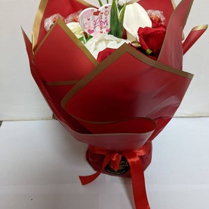 Chocolat Bouquet Marié à la main Rouge / Crème Saint-Valentin Lindt Superbe Silk Flowers Cadeau