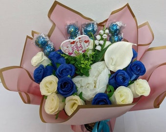 Chocolade Handgebonden Boeket Blauw / Roze Gezouten Karamel Lindt Valentijnsdag Prachtige Zijde Bloemen Gift