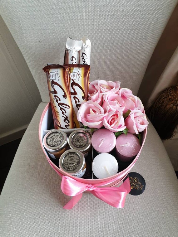 Chocolate Roses with Nutella or Jams Hat Box Chocolate Roses with Nutella or Jams Hat Box