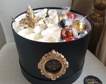 Bellissimo opulento Harrington Black / Cream Hat Box & Mixed Lindt Lindor Chocolates Regalo