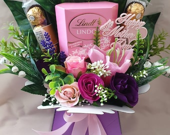 Bouquet di cioccolato Festa della mamma Rosa/Viola Lindt Ferrero Splendido cesto regalo con fiori di seta