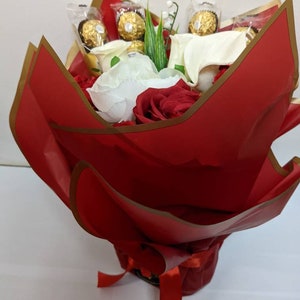 Chocolat Bouquet Attaché à la main Rouge / Crème Ferrero Superbes fleurs en soie Cadeau