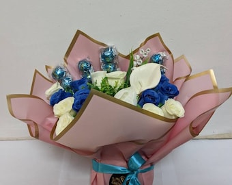 Chocolade Handgebonden Boeket Blauw / Roze Gezouten Karamel Lindt Prachtige Zijden Bloemen Gift