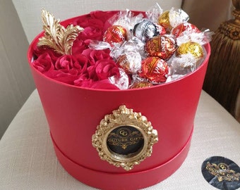 Beautiful Opulent Harrington Red Hat Box & Mixed Lindt Lindor Chocolates Gift