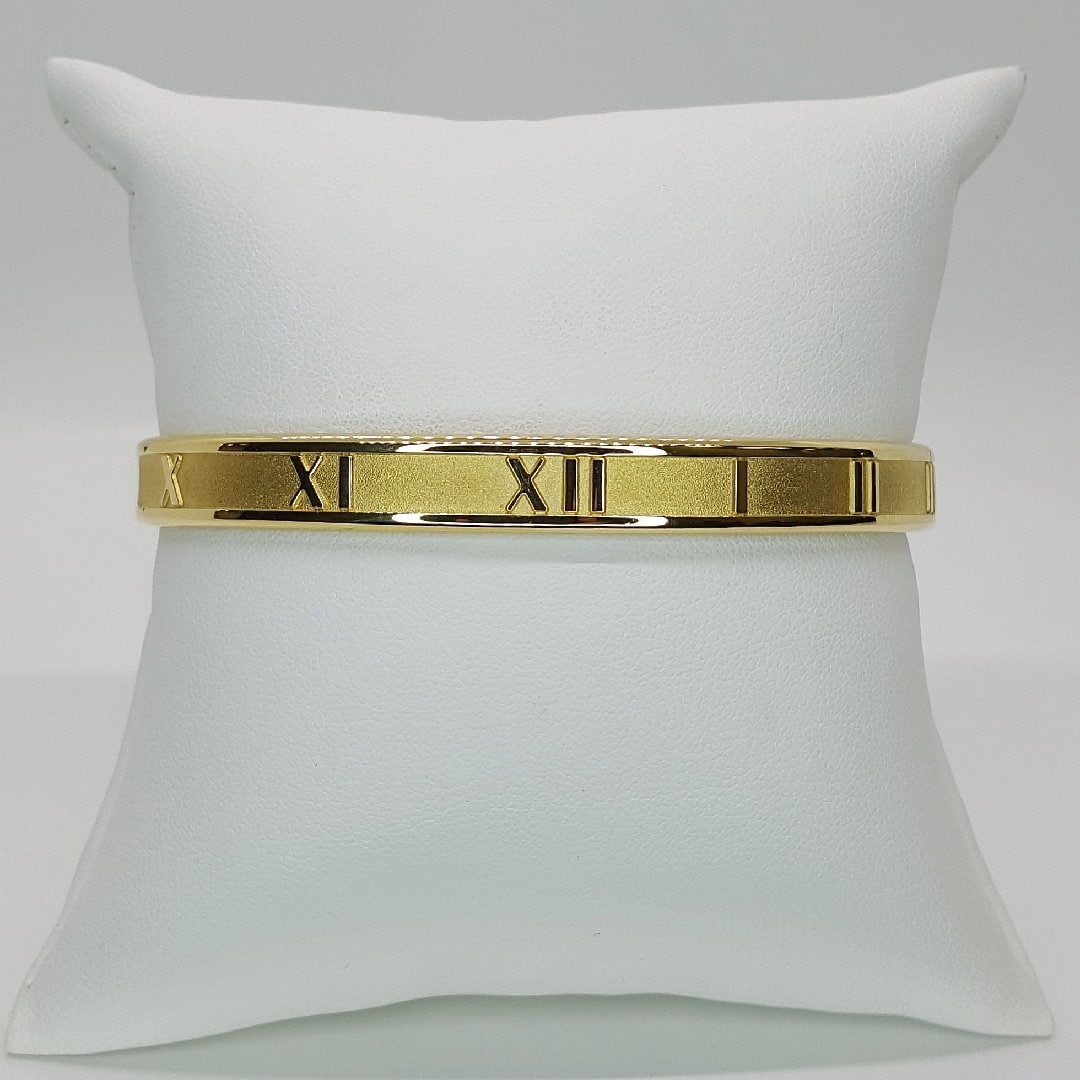 Authentic Tiffany & Co. 1995 18K Yellow Gold Mens Atlas Cuff Authentic Tiffany & Co. 1995 18K Yellow Gold Mens Atlas Cuff