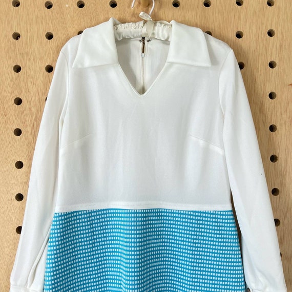 Blue and white mod dress - image 3