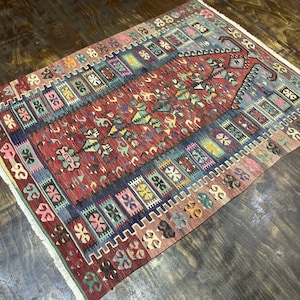 4x3 Hand embroidered .Turkish Kilim .Anatolian Kilim ,126x98 Cm , vintage Kilim, Kilim Turkish, Area Rug, pure sheep wool  good condition