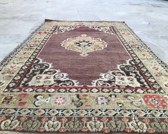 Vintage Oushak Rug, Handwoven Wool Anatolian Rug, Bohemian Decor (173x109 Cm)