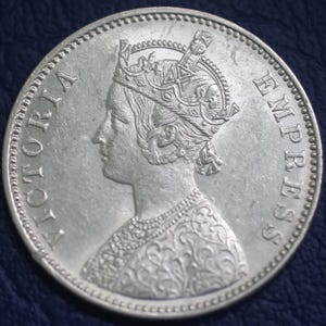 1880 Great Britain India Victoria Queen One Rupee  0/1 Dot Silver Coin