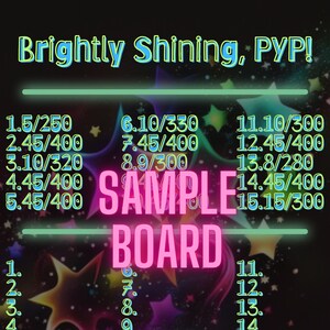 Könnte beinhalten: Ein farbenfrohes Musterbrett mit einem Sternendesign. Das Brett hat die Zahlen 1-15 auf der linken und rechten Seite aufgelistet. Das Brett hat auch eine Liste von Zahlen mit Brüchen, wie z. B. 1,5/250, 2,45/400, 3,10/320, 4,45/400, 5,45/400, 6,10/330, 7,45/400, 8,9/300, 11,10/300, 12,45/400, 13,8/280, 14,45/400 und 15,15/300. Der Text "SAMPLE BOARD" ist in rosa Buchstaben auf dem Brett geschrieben.