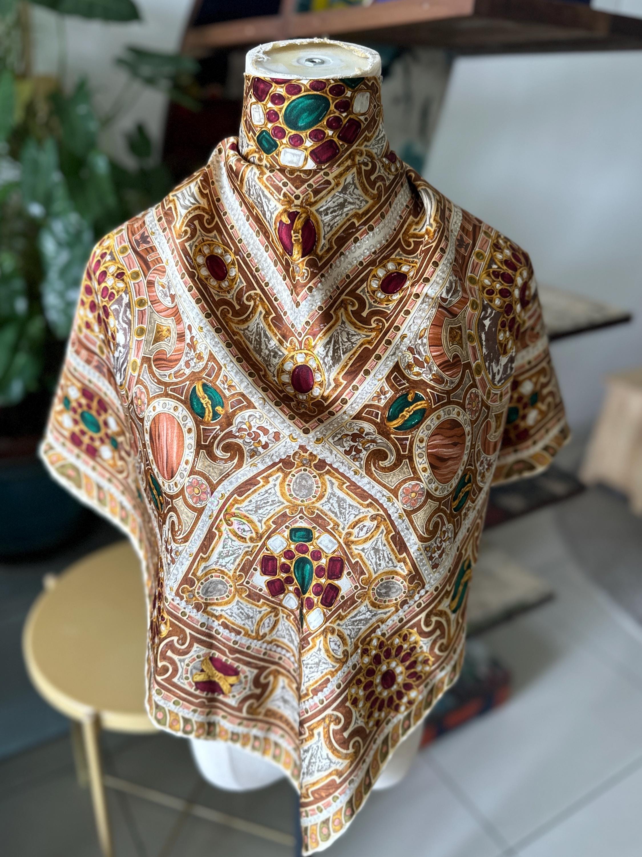 専用♥️シャネルスカーフ使いオーダー　CHANEL ゴールドチェーン柄 トップス Chanel Chain Scarf - Etsy Hong Kong