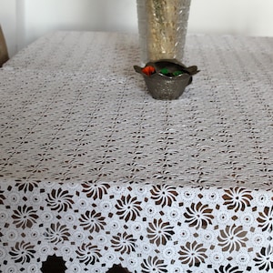 Perfect Vintage Crochet Tablecloth – Handmade Lace Table Cover – Rustic Wedding or Bridal Shower Decor – Elegant Farmhouse Dining Accent
