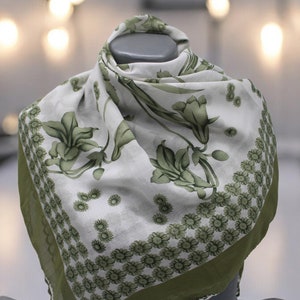 Vintage Handmade Green Scarf with Lace Edge,Elegant Nostalgic Patterned Floral Women&#39;s Scarf,Retro Style Light Green Scarf with Floral Motif