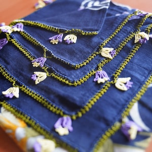 traditioneller türkischer Schal, blau-violetter Damenschal, Tulpen bestickter traditioneller Schal, türkisches Frauen-Accessoire, Haarbandschal