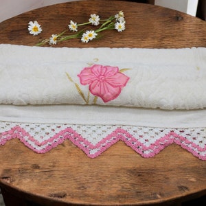 Vintage Lace Embroidered Towel, Handmade Pink Lace Towel, Nostalgic Hand and Face Towel,Vintage Towel with Floral Motif