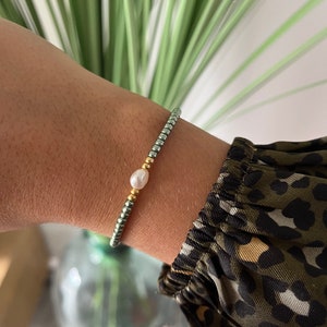 Women&#39;s bracelet in miyuki pearls and freshwater pearl adjustable size, SAYA model