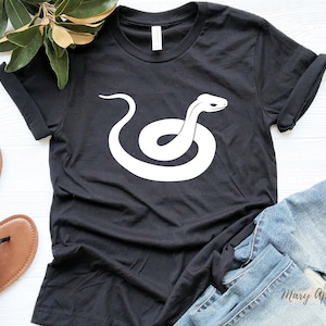 Snake Shirt, Minimalist Snake T-Shirt, Reptile Lover Gift, Serpent Tee, Cool Animal Shirt, Nature Inspired Shirt, Unique Snake Lover gift