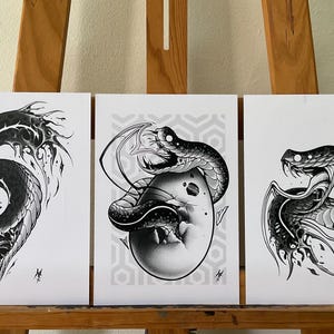 Confezione da 4 stampe artistiche di serpenti - Illustrazioni a inchiostro scuro formato A5 | Opera d'arte di rettili ispirata ai tatuaggi e all'occulto