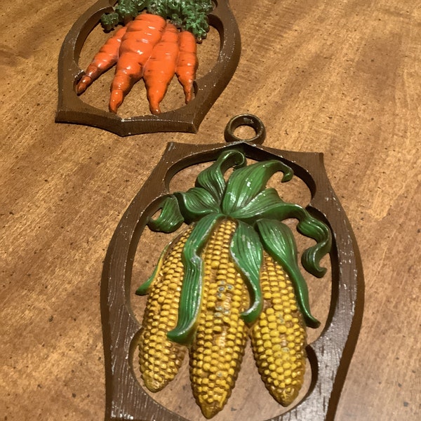 Sexton (1975) USA Cast Metal Wall Hanging (Vegetables carrot and corn) set of 2 9”x 6” Preowned vintage condition