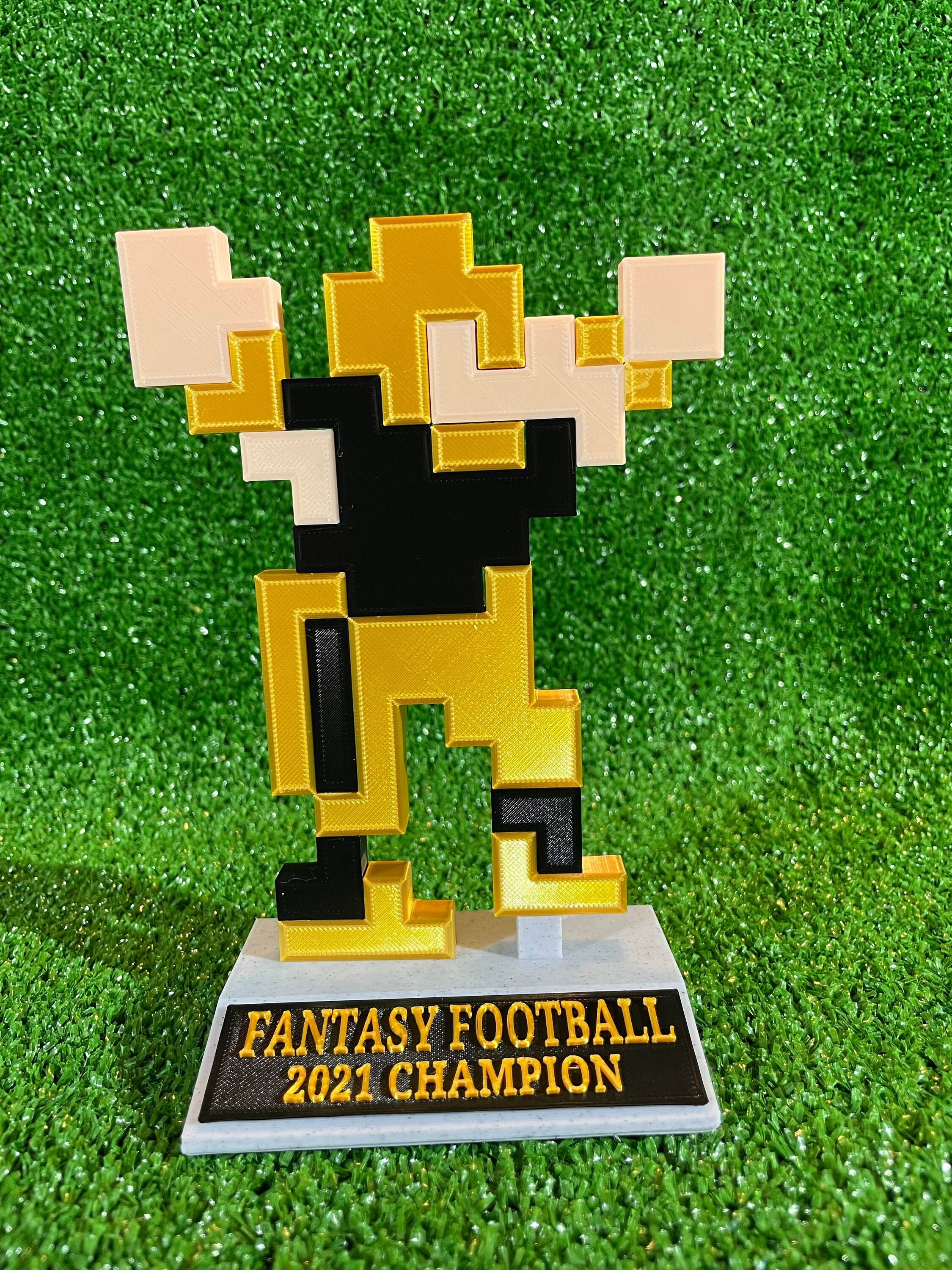 Réalisation kit deco semi perso pour le casque STILO WRC de Teddy VIGNAND  🟢⚫️🟢 RDV sur notre boutique en ligne et fait ton choix parmi nos designs  semi-personnalisables ou bien alors opte, image size:2250x3000