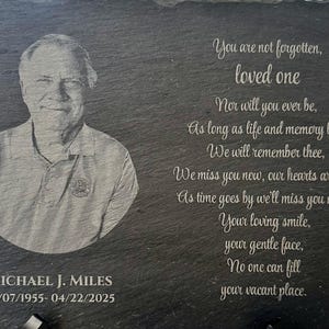 Op maat gegraveerd gedenkbord in leisteen – Gepersonaliseerde foto en tekst eerbetoon | Herinneringsplaat van 10 x 8 inch