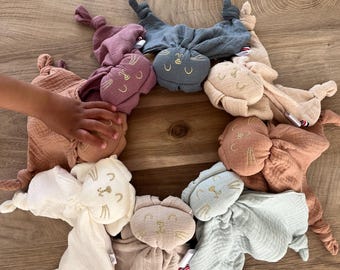 Bettdecke mit Hasenmotiv aus Bio-Baumwolle – Personalisierte Bettdecke – Handgefertigt.