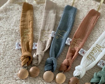 Attaches tétines en gaze de Coton faites à la main et brodées pour bébé.