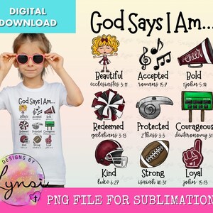 Puede incluir: Una camiseta blanca con el texto "God Says I Am..." y una lista de atributos positivos con versículos bíblicos correspondientes. El diseño incluye pompones de animadora, un silbato, una pelota de fútbol y un dedo número uno.