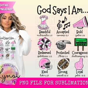 Puede incluir: Una descarga digital de un diseño de sublimación que presenta una sudadera con capucha blanca con el texto "God Says I Am..." y una cuadrícula de nueve imágenes con iconos de porristas y deportes. Cada icono tiene una palabra y un versículo bíblico. Las palabras son: Beautiful, Accepted, Bold, Redeemed, Protected, Courageous, Kind, Strong y Loyal.