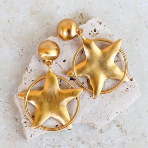 Stunning Anne Klein Couture Star Shaped Matte Gold Tone Brushed Drop Dangle Clip On Earrings image 1