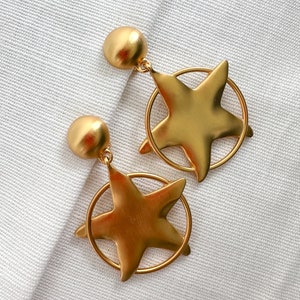 Stunning Anne Klein Couture Star Shaped Matte Gold Tone Brushed Drop Dangle Clip On Earrings image 3