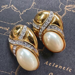 Beautiful Vintage 1980's Large Gold Classic Statement Clip On Earrings With Faux Baroque Pearls image 3