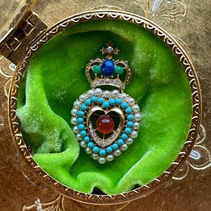 Vintage Petite Tiny Heart and Crown Pin image 8