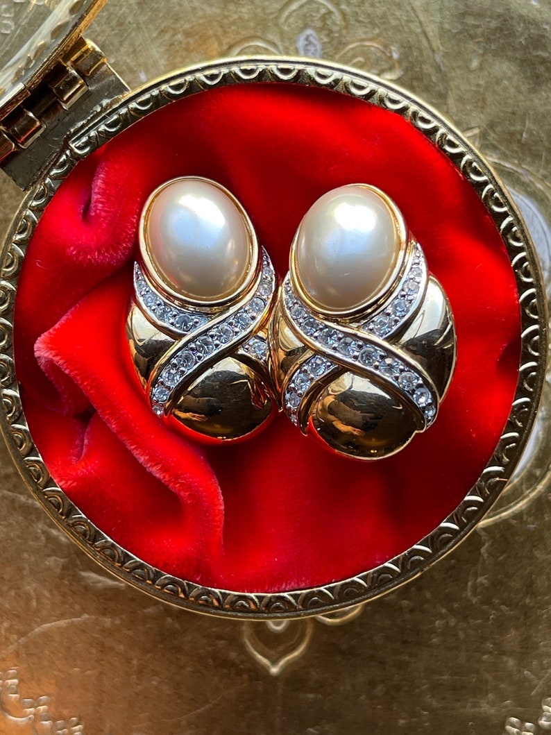 Beautiful Vintage 1980's Large Gold Classic Statement Clip On Earrings With Faux Baroque Pearls image 4