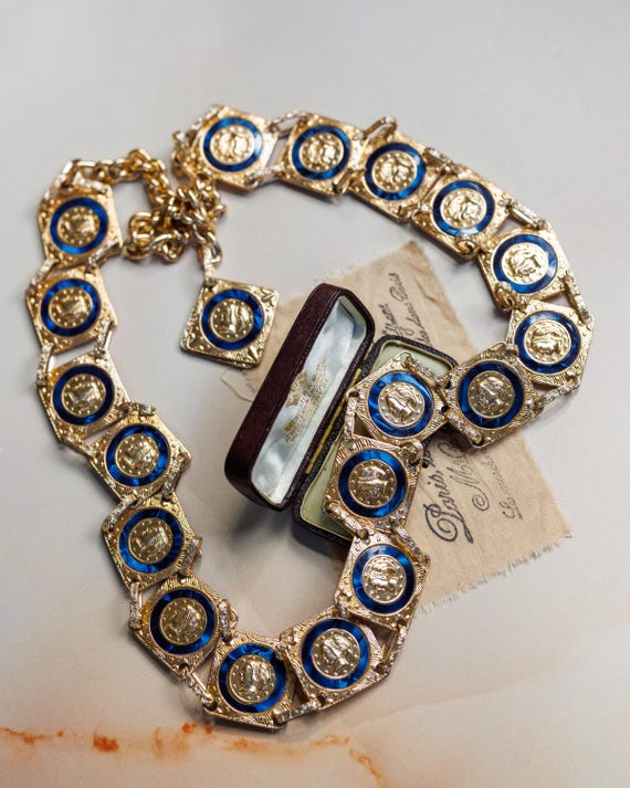 Hong Kong Gold Tone Statement Belt With Queen Blue Coins  display picture 2