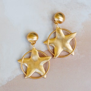 Stunning Anne Klein Couture Star Shaped Matte Gold Tone Brushed Drop Dangle Clip On Earrings image 2