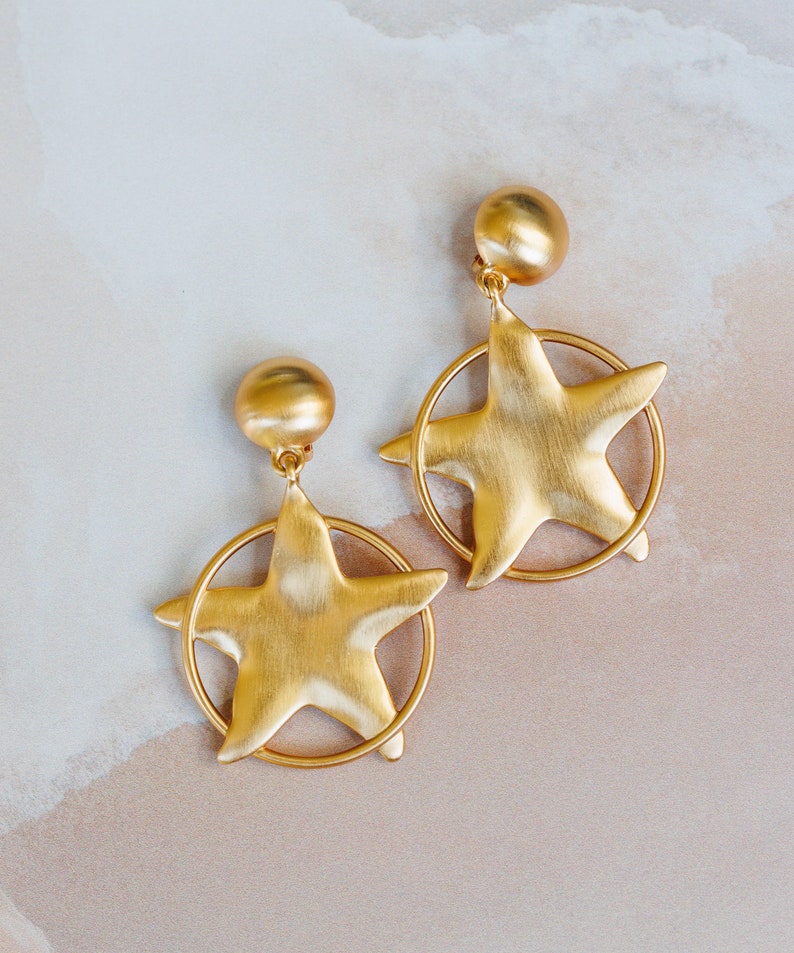Stunning Anne Klein Couture Star Shaped Matte Gold Tone Brushed Drop Dangle Clip On Earrings image 2