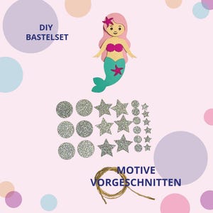 Puede incluir: Kit de manualidades DIY con una sirena rosa y verde, estrellas y círculos plateados brillantes. El kit incluye el texto "DIY BASTELSET" y "MOTIVE VORGESCHNITTEN".