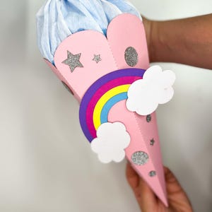 Mini cône d'école arc-en-ciel comme kit de bricolage