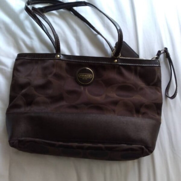 Dark Brown Coach Bag - like new- no Flaws