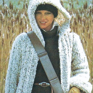 Wzór na robienie na drutach damskiego długiego płaszcza z kapturem w stylu vintage / Wzór na robienie na drutach damskiego długiego płaszcza zdjęcie 2