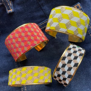 Midigama cuff peyote weaving of miyuki beads