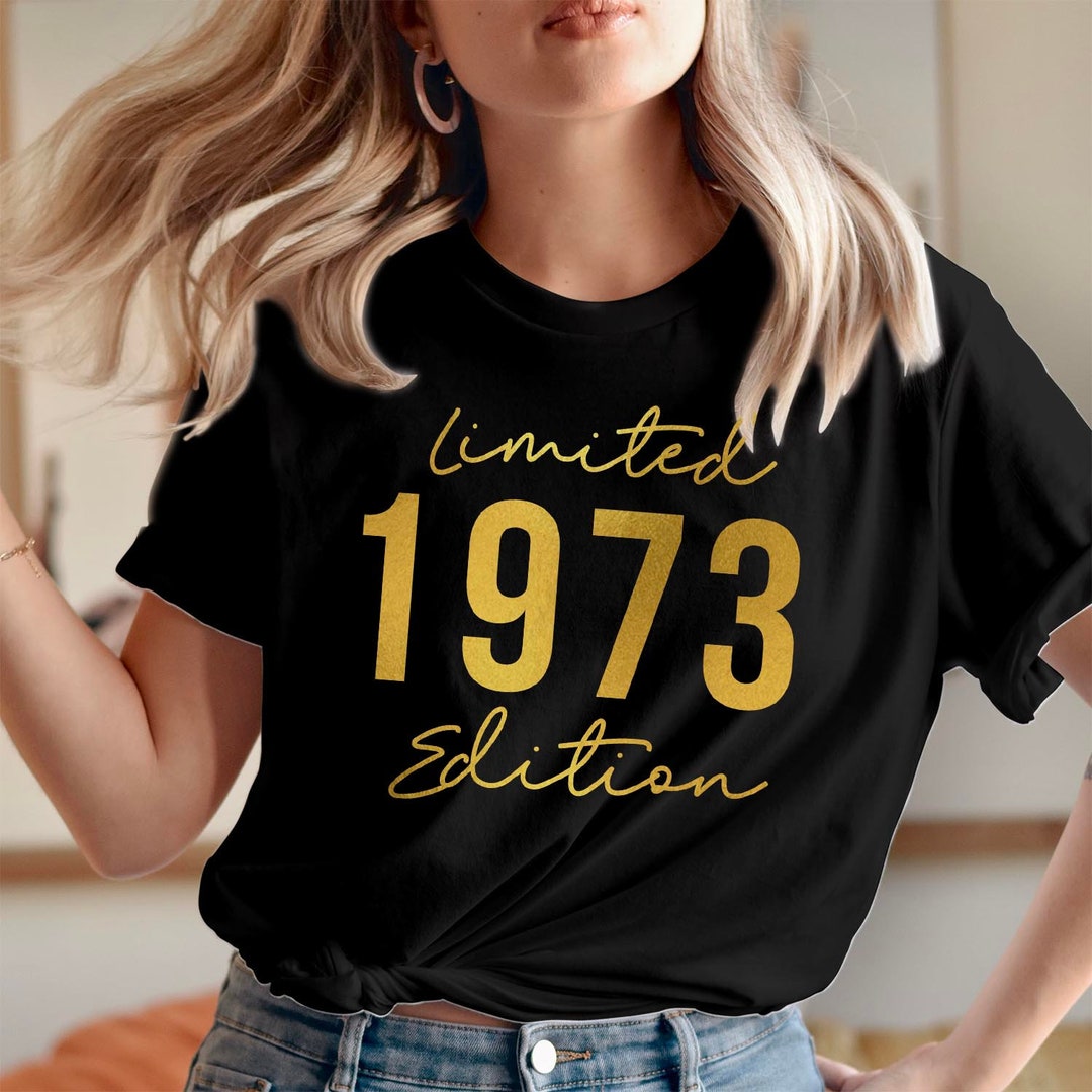 T-shirt "Fabriqué En 1973" - Gildan Softstyle - Cadeau Anniversaire Vintage Pour Papa Ou Maman - Coton - Personnalisé à La Commande