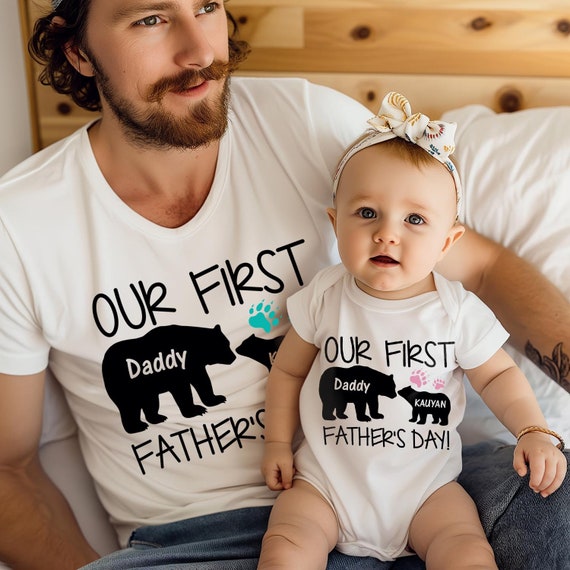 T SHIRT 1193 Gepersonaliseerde onze eerste Vaderdag Aangepaste naam 1e Vaderdag Verjaardag Papa Papa Papa Super papa Cadeau voor hem Haar T shirt Etsy Belgie