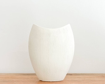 Classic Vase For Flowers, Hand-Scribed Ceramic Vase, Centerpiece Table Decor, Housewarming Gift, Boho Home Decor, Flower Vase